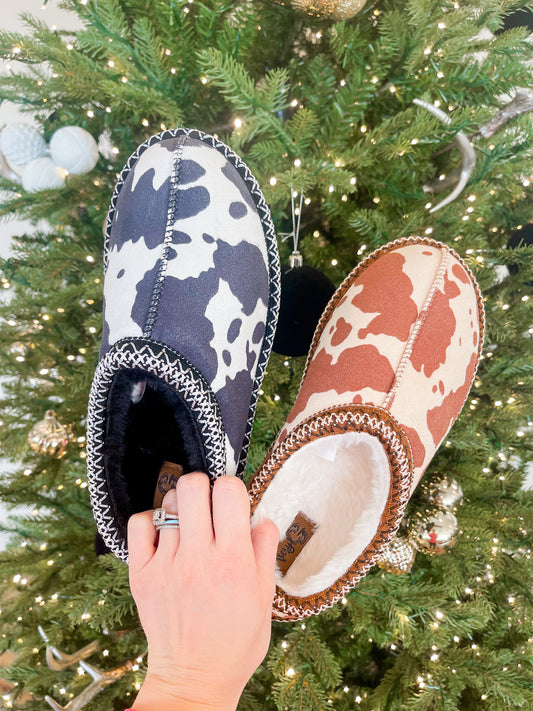 Cowprint slippers for women with fur lining

